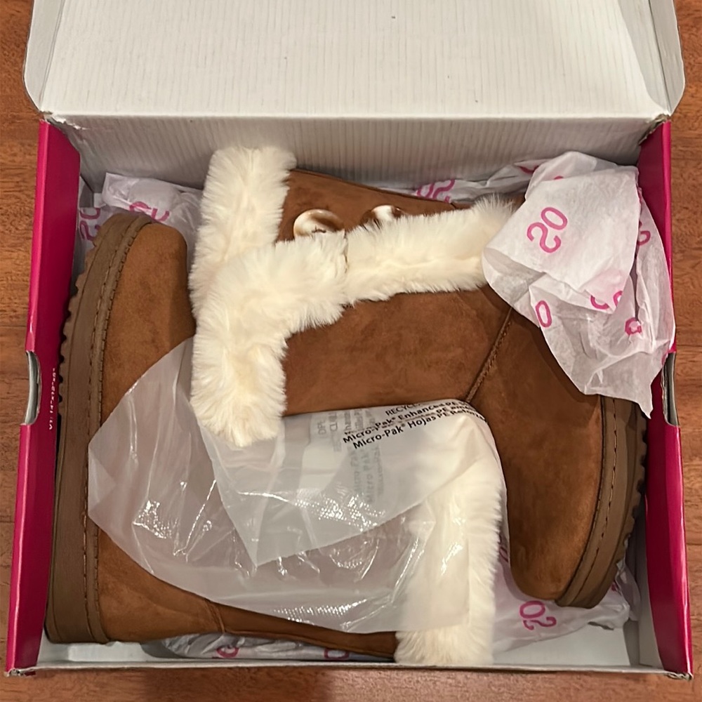 New Women Boots with Soft Faux Fur